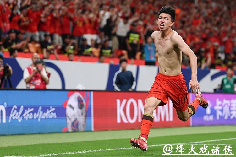 U23国足连入2球打懵越南队!王钰栋压哨打进第三球脱衣庆祝 U23国足连入2球打懵越南队!王钰栋压哨打进第三球脱衣庆祝
