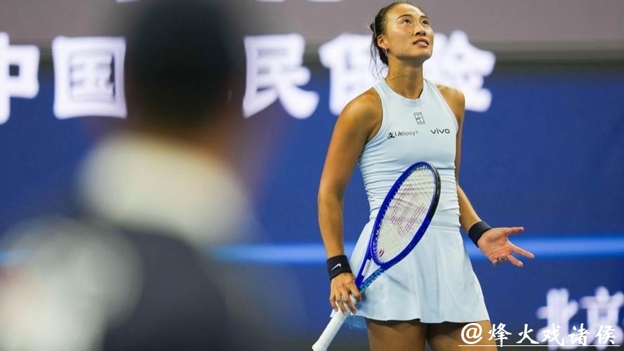 走出伤病阴霾,郑钦文抵达阿布扎比,将迎新赛季首秀 走出伤病阴霾,郑钦文抵达阿布扎比,将迎新赛季首秀