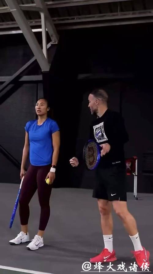 走出伤病阴霾,郑钦文抵达阿布扎比,将迎新赛季首秀 走出伤病阴霾,郑钦文抵达阿布扎比,将迎新赛季首秀