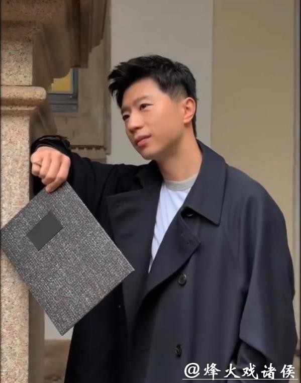 米兰这天，当38岁马龙和男明星同框，才知啥叫抗老脸，一点都不输